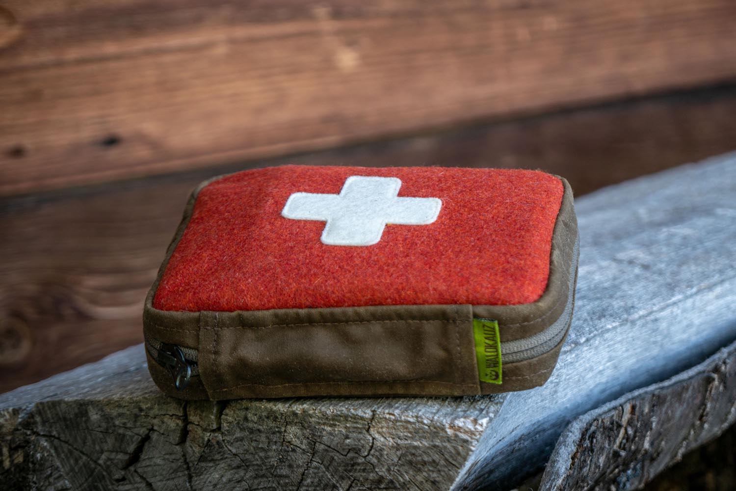 Lodentasche Erste-Hilfe-Set Liegendes Erste-Hilfe-Set