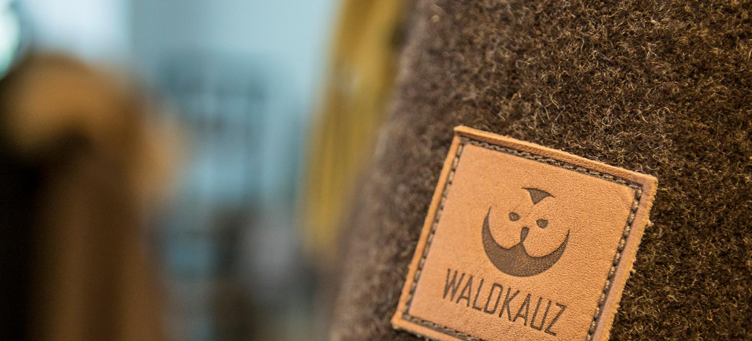 Lodenstoff mit Waldkauz-Label Loden-Meterware
