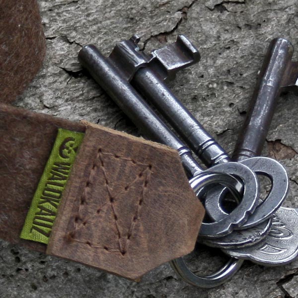 WALDKAUZ Schlüsselanhänger aus Wollfilz